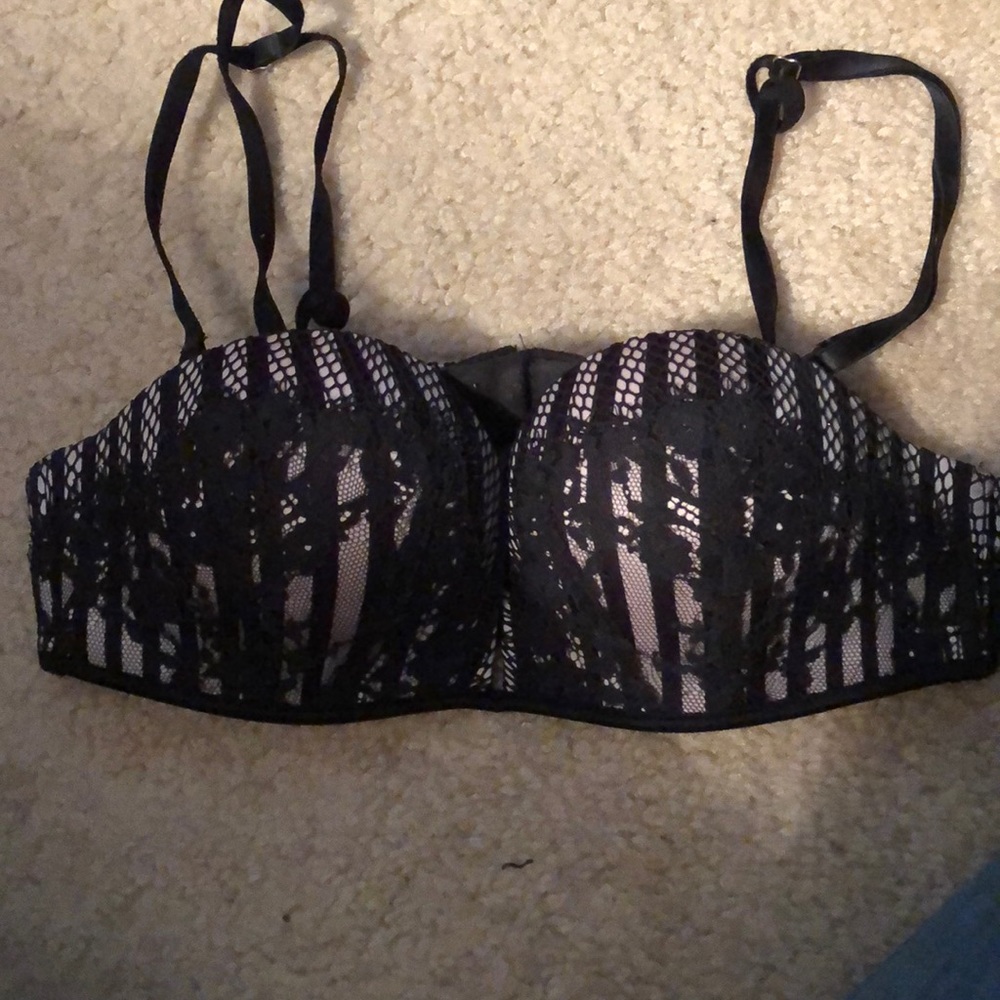 32AA BLACK AND TAN LACE VICTORIA SECRET BRA
